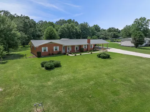 36 Greenbriar Ln, Laurel, MS 39443