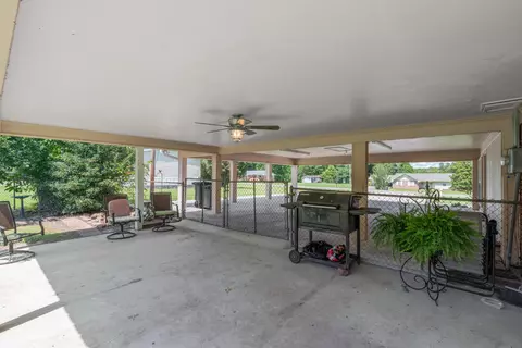 36 Greenbriar Ln, Laurel, MS 39443 photo 37