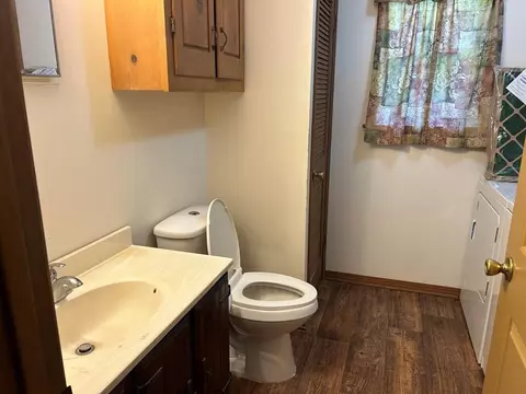 Bath - 132 County Barn Rd, Laurel, MS 39443 photo 1 of 3
