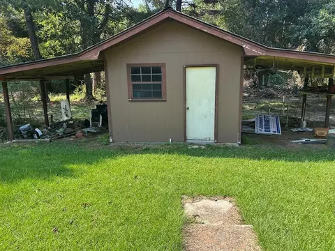 Exterior - 132 County Barn Rd, Laurel, MS 39443 photo 5 of 6