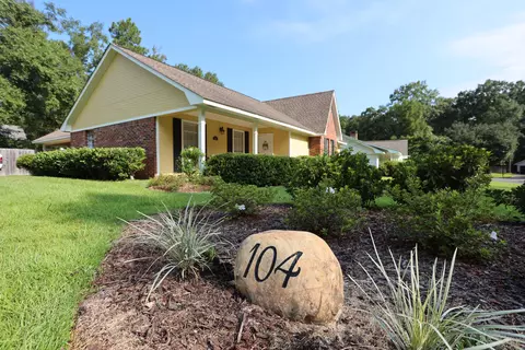 104 Brycewood Cir, Hattiesburg, MS 39402