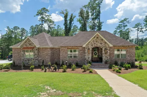 14 Spring Lake Dr, Sumrall, MS 39482