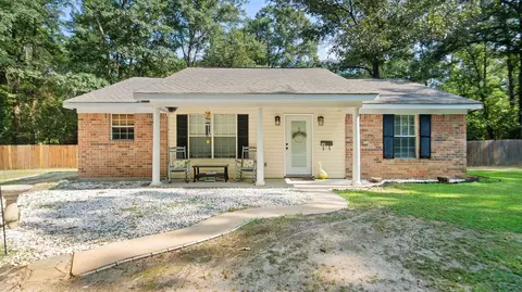 184 County Line Rd, Ellisville, MS 39437