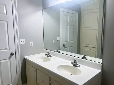 Bath - 8 Henrys Pl, Purvis, MS 39475 photo 1 of 3