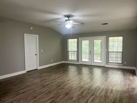 Living - 8 Henrys Pl, Purvis, MS 39475 photo 1 of 2