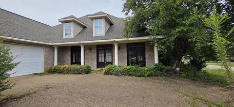 49 W Chanticleer, Hattiesburg, MS 39402