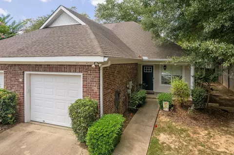 317 Sweetwater Ln, Hattiesburg, MS 39402