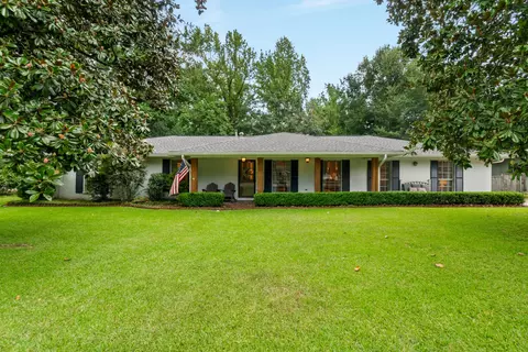 211 Beverly Ln, Hattiesburg, MS 39402