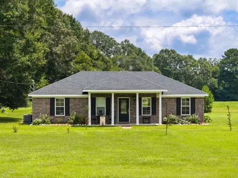 19 Chandler Loop, New Augusta, MS 39462