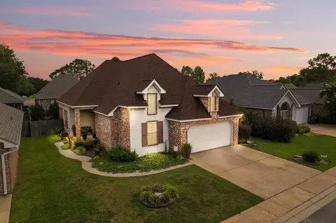 5 Beauregard Dr, Hattiesburg, MS 39402