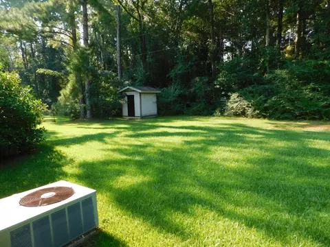 Exterior - 204 Yawn St, Collins, MS 39428 photo 3 of 3