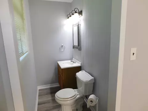 Bath - 204 Yawn St, Collins, MS 39428 photo 2 of 2