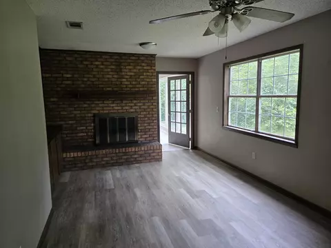 Living - 3011 Wansley Rd, Laurel, MS 39443 photo 4 of 4