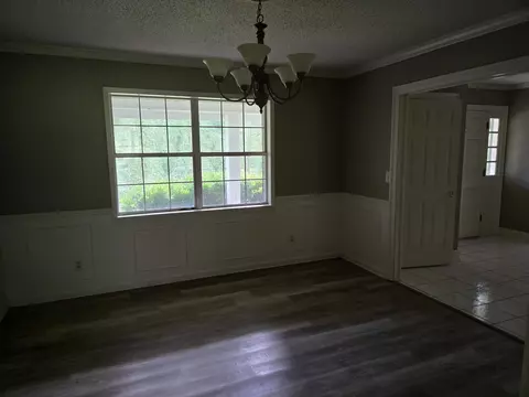 Living - 3011 Wansley Rd, Laurel, MS 39443 photo 3 of 4