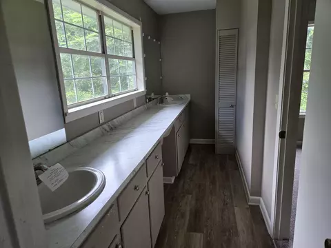 Bath - 3011 Wansley Rd, Laurel, MS 39443 photo 1 of 1