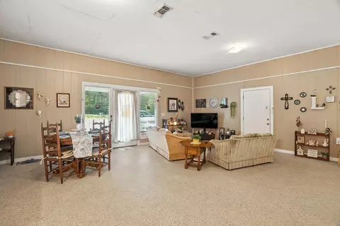 Living - 862 864 Ms-15, Stringer, MS 39481 photo 3 of 3