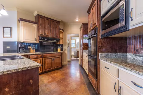 Kitchen - 54 Ball Ln, Sumrall, MS 39482 photo 4 of 4