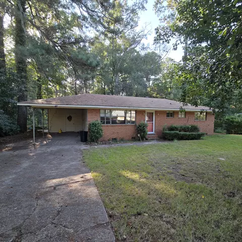23 Sunset Rd, Laurel, MS 39440