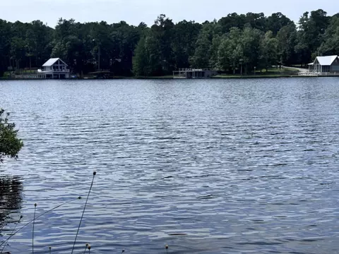 8 Abby Ln, Lumberton, MS 39455