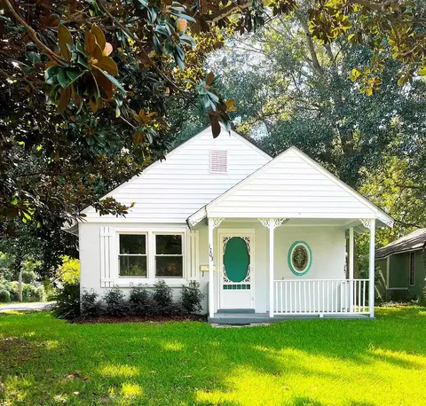 1703 Cherubusco St, Pascagoula, MS 39567
