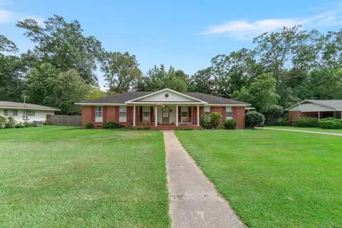3206 Brookwood Dr, Hattiesburg, MS 39401
