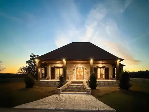 1055 Graves Rd, Ellisville, MS 39437