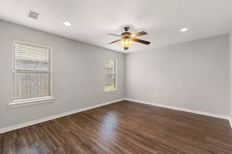 Living - 14 W Spruce, Sumrall, MS 39482 photo 4 of 4