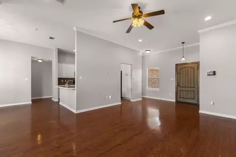 Living - 14 W Spruce, Sumrall, MS 39482 photo 2 of 4