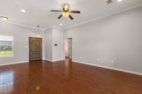 Living - 14 W Spruce, Sumrall, MS 39482 photo 3 of 4