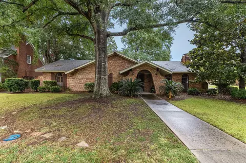 301 Lynnwood Cir, Hattiesburg, MS 39402