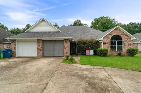 3425 Beachview Dr, Ocean Springs, MS 39564