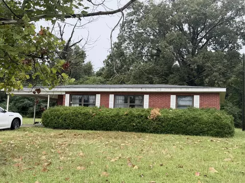 567 Eastview Dr, Laurel, MS 39443