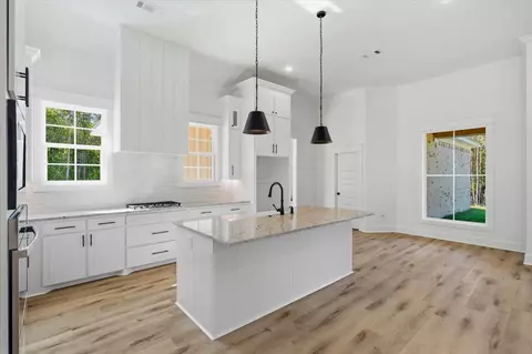 Kitchen - 204 A D Mclendon Rd, Mendenhall, MS 39114 photo 1 of 2