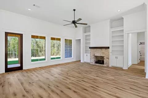 Living - 204 A D Mclendon Rd, Mendenhall, MS 39114 photo 4 of 6