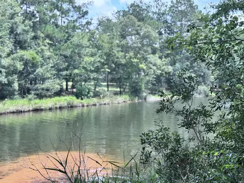 74 Annes Cir, Lumberton, MS 39455