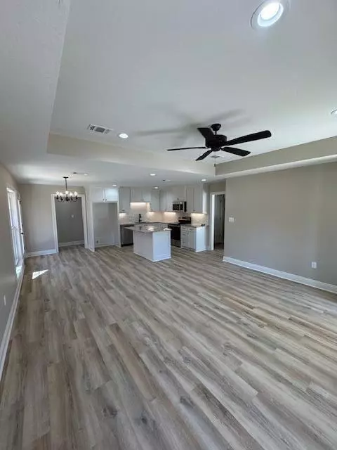 11 Jackson Square Dr, Hattiesburg, MS 39402