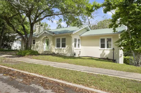 1601 N 5th Ave, Laurel, MS 39440