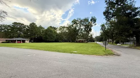 909 Askew, Columbia, MS 39429