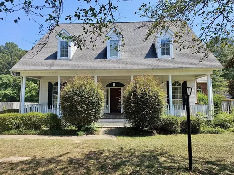 44 Corner Oaks Dr, Hattiesburg, MS 39402