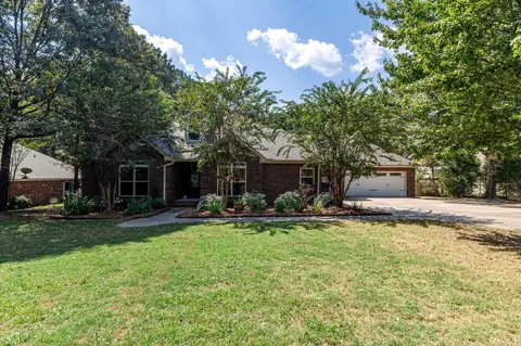 22 Bedford Forrest Ln, Hattiesburg, MS 39401