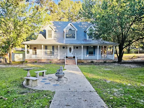 6 Bonnie Ln, Lumberton, MS 39455
