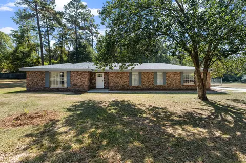 34 Country Park Cir, Petal, MS 39465