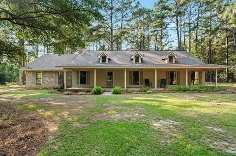 339 Old Schoolhouse Rd, Ellisville, MS 39437