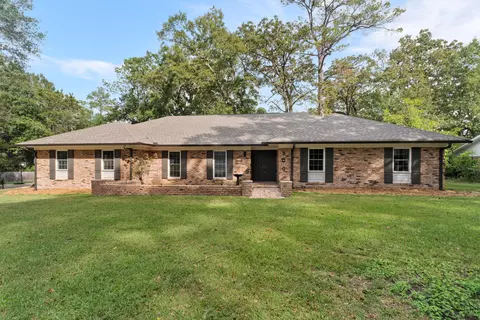 800 Monterrey Ln, Hattiesburg, MS 39402