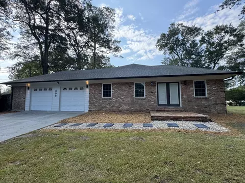 800 Monterrey Ln, Hattiesburg, MS 39402