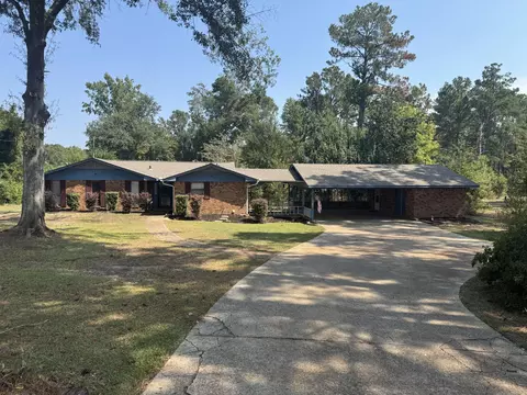 402 Kelly Creek Rd, Collins, MS 39428