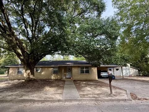 1200 Meadowood Rd, Columbia, MS 39429