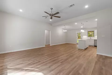 Living - 4 Front Ave, Sumrall, MS 39482 photo 1 of 3