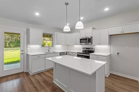 Kitchen - 4 Front Ave, Sumrall, MS 39482 photo 2 of 3