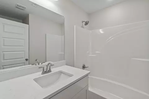 Bath - 4 Front Ave, Sumrall, MS 39482 photo 2 of 2